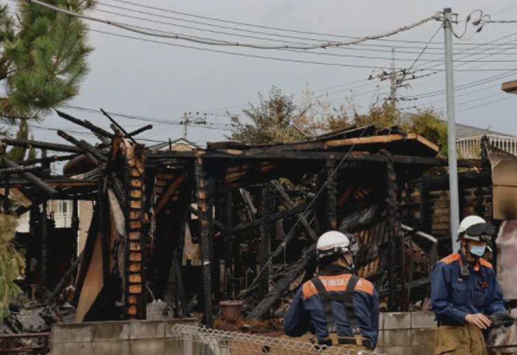 井上盛司(いのうえせいじ)さんの家の火事の後の画像