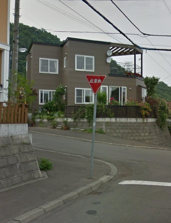 金井舷仁(かないげんと)くんが轢かれた北海道札幌市西区西野１１条９丁目の事故現場の止まれの道路標識